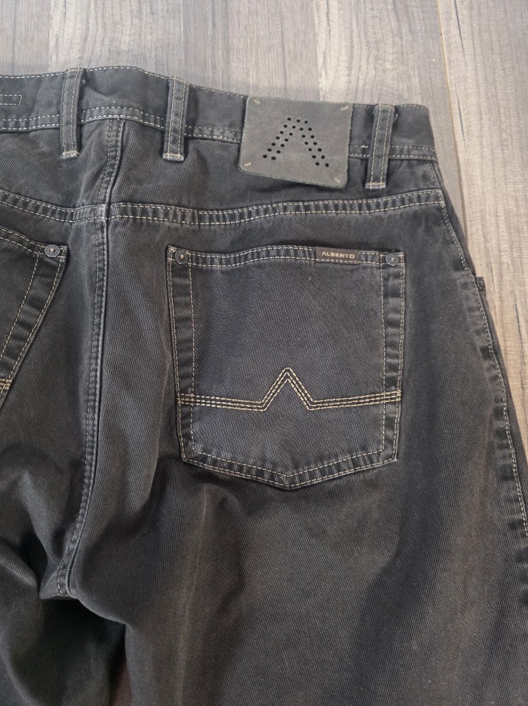Alberto Stone Vintage Twill Straight Leg Mid Rise Modern Fit Stretch Jeans. 31